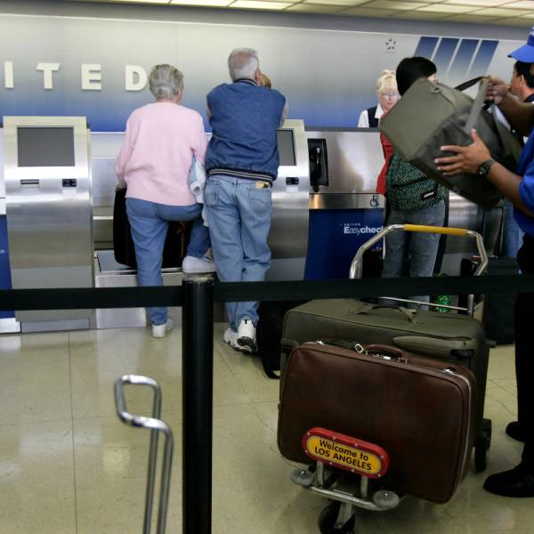 carry on luggage united airlines