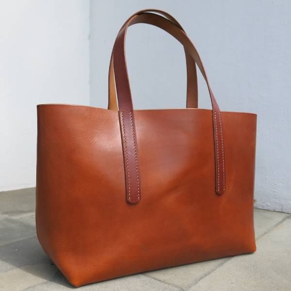 leather tote bag