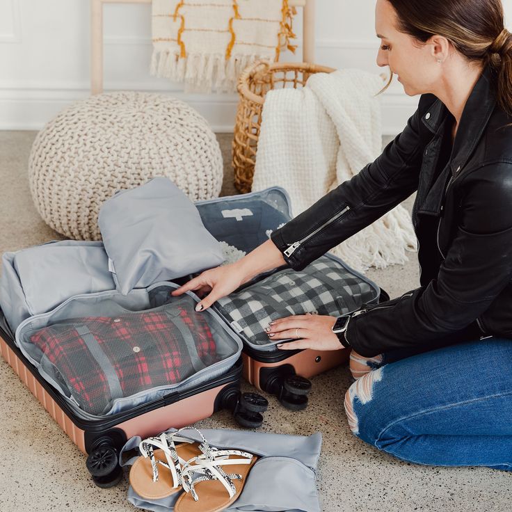 how to efficiently pack a suitcase