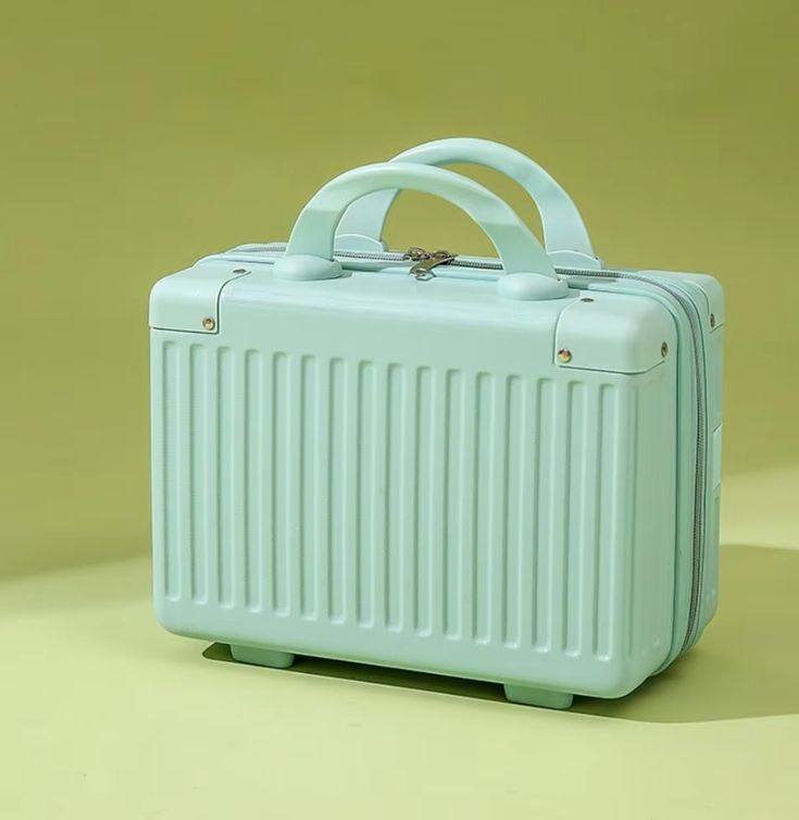 lightweight carry on suitcase